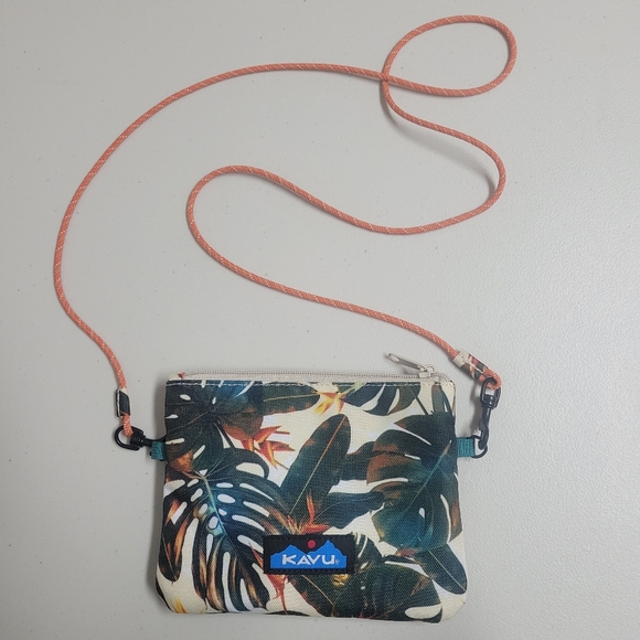 Kavu Handbags - Kavu Renrose Crossbody Bag.